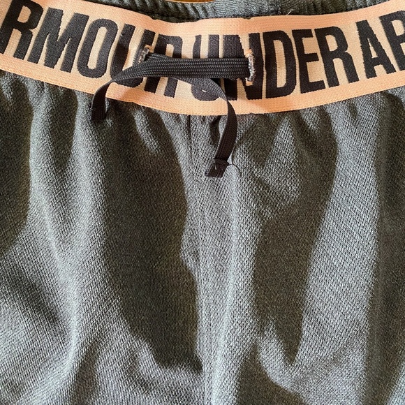 🎉Under Armour XS Peach and Grey Logo Tie Waist Shorts - Picture 5 of 5